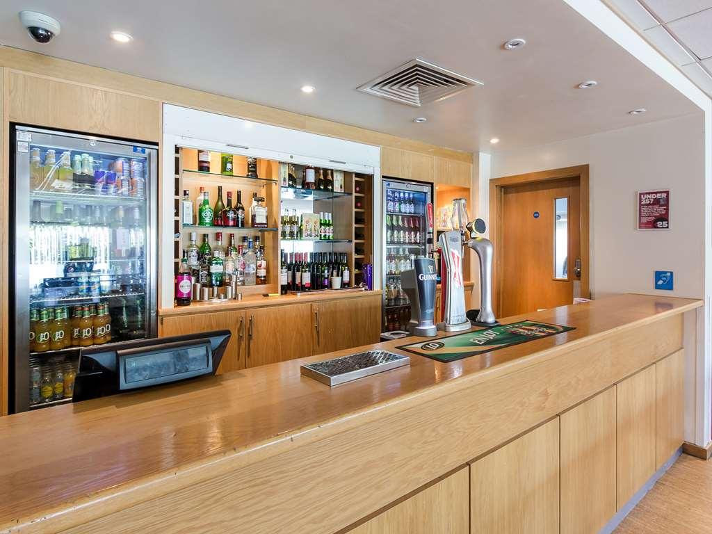 Travelodge Sunbury M3 London Restaurant photo
