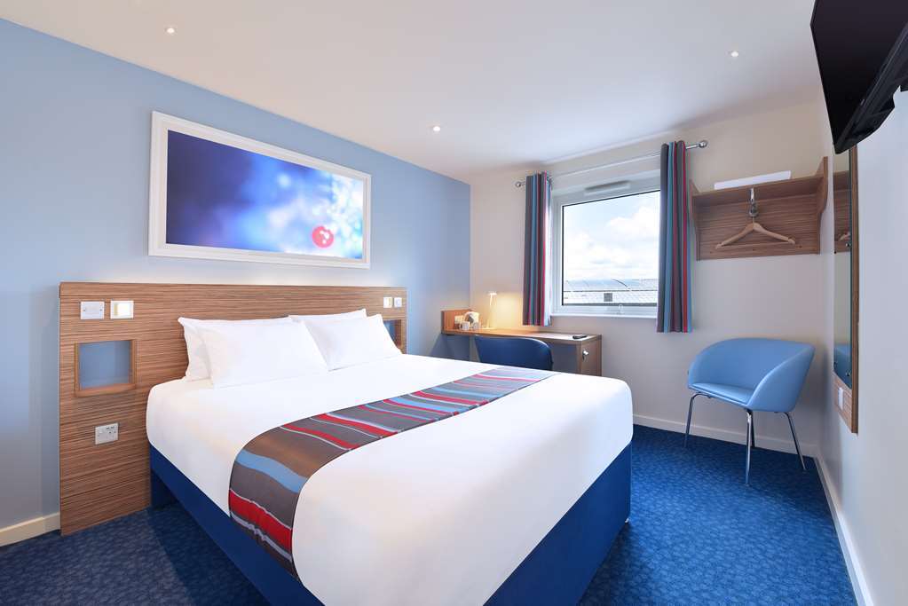 Travelodge Sunbury M3 London Room photo